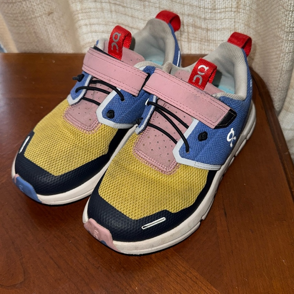 ON sneakers kids